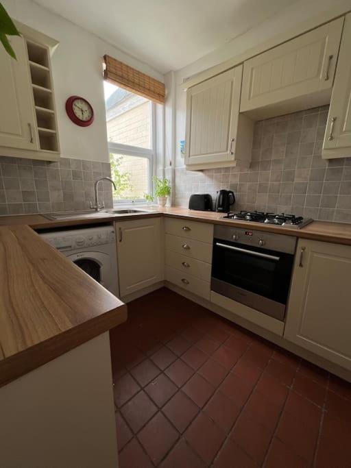 2025 Award Winner Liverpool Strawberry House - 3 Bedrooms Экстерьер фото
