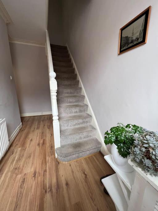2025 Award Winner Liverpool Strawberry House - 3 Bedrooms Экстерьер фото