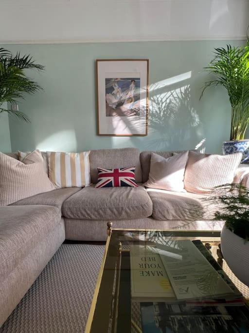 2025 Award Winner Liverpool Strawberry House - 3 Bedrooms Экстерьер фото