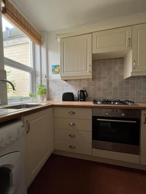 2025 Award Winner Liverpool Strawberry House - 3 Bedrooms Экстерьер фото